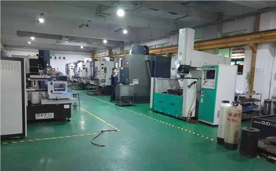东莞东洋塑胶制品中走丝实地客户案例 大铁数控提升塑胶模具加工精度与效益